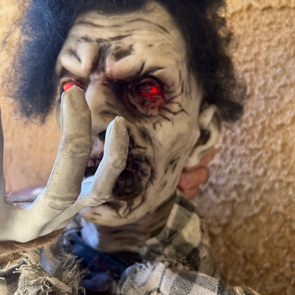 Halloween Hunter 66” animated and light up new!! - Picture 5 of 5